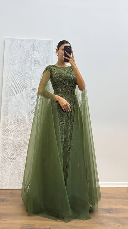 Robe de soirée brodée en tulle kaki