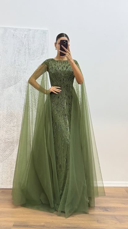 Robe de soirée brodée en tulle kaki