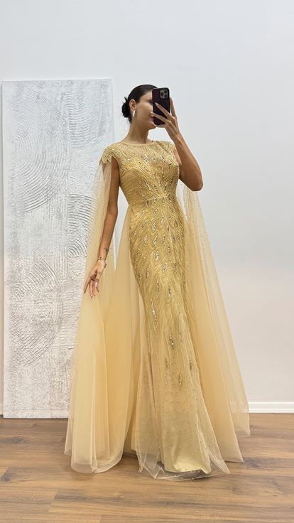 Robe de soirée brodée en tulle doré