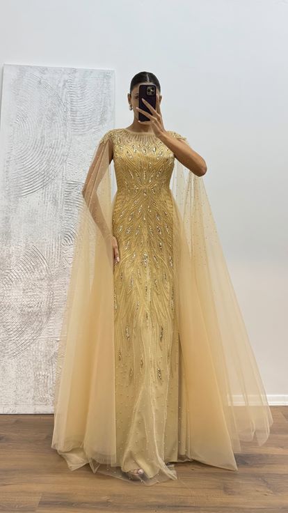Robe de soirée brodée en tulle doré