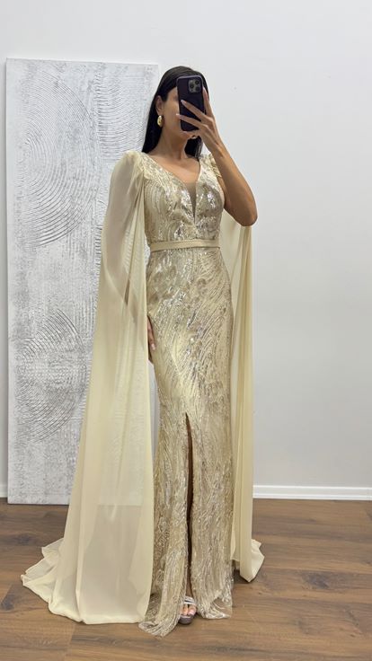 Robe de soirée brodée en tulle à manches dorées