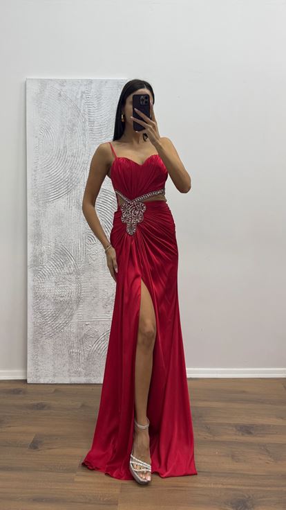 Kırmızı İşleme Detay Saten Abiye Elbise