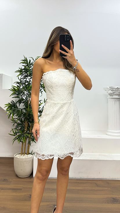 Beyaz Straplez Mini Güpürlü Abiye Elbise