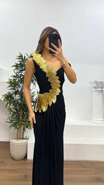 فستان سهرة أسود بكتف واحد