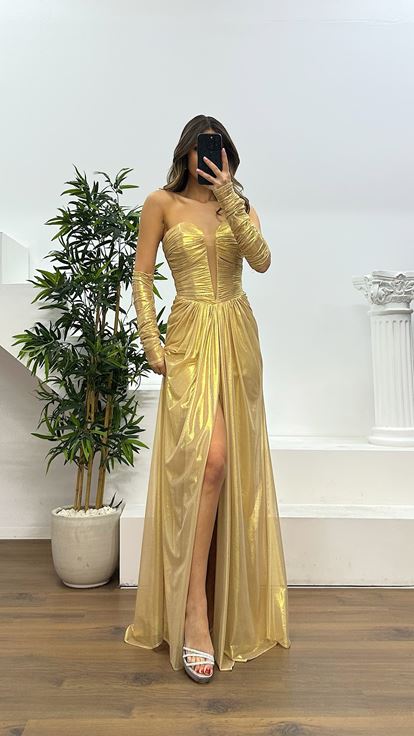 Goldenes trägerloses Abendkleid