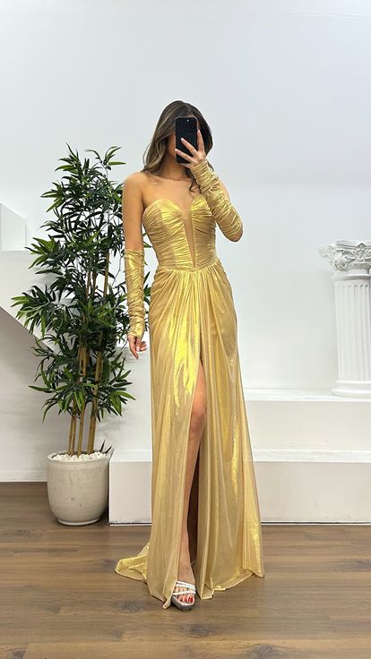 Goldenes trägerloses Abendkleid