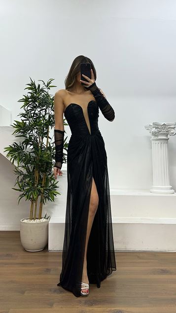 Schwarzes trägerloses Abendkleid