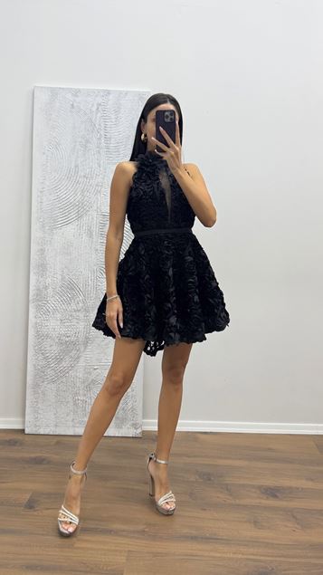 Schwarzes kurzes Abendkleid mit Neckholder