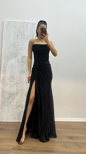 Schwarzes, trägerloses, drapiertes Abendkleid