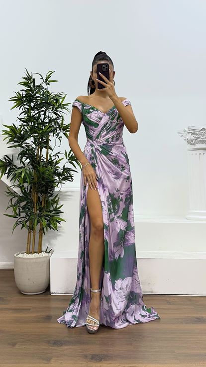 Abito da sera con motivo cinturino lilla