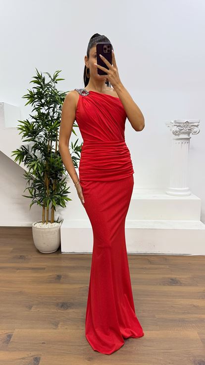 Robe de soirée rouge asymétrique drapée