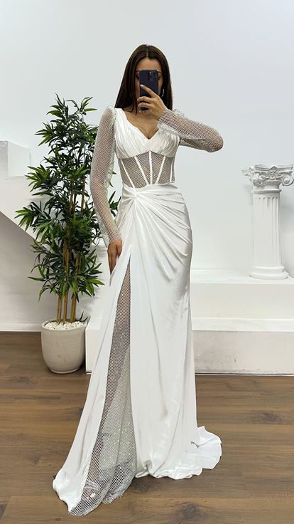 Abito da sera con dettagli in rete ossea
