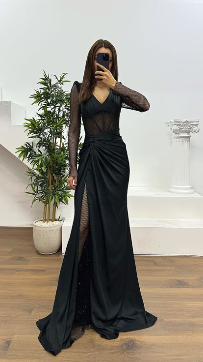 Abito da sera con dettagli in rete nera