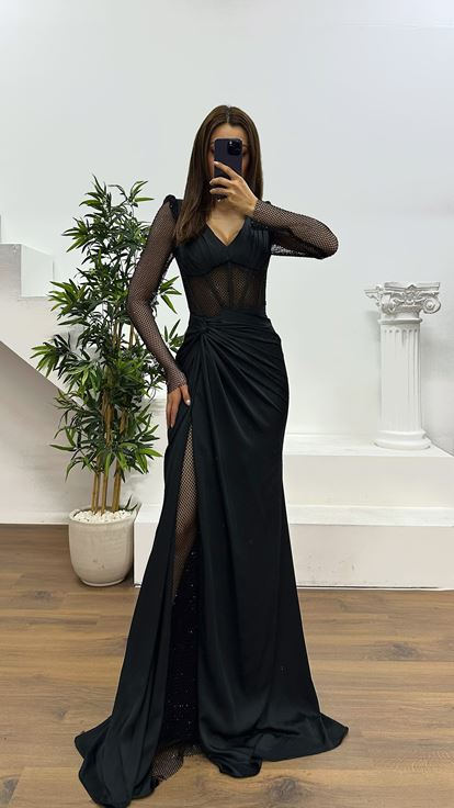 Abito da sera con dettagli in rete nera