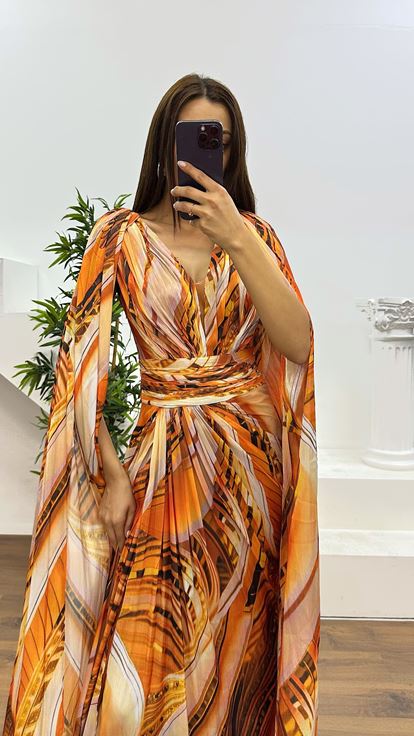 Vestido de noche estampado con escote en V color cobre