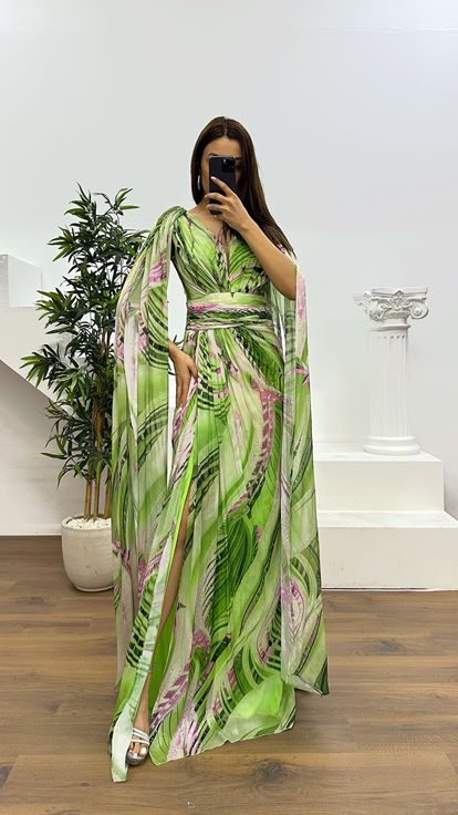 Grünes gemustertes Abendkleid mit V Ausschnitt