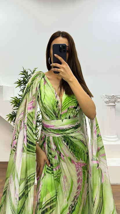 Grünes gemustertes Abendkleid mit V Ausschnitt