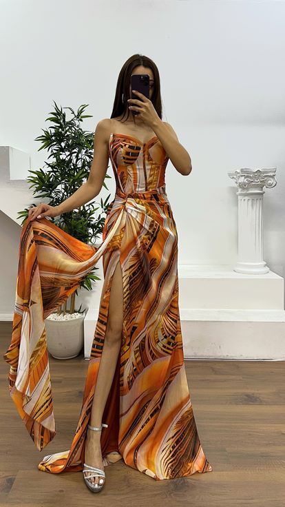 Robe de soirée bustier à motifs couleur cuivre