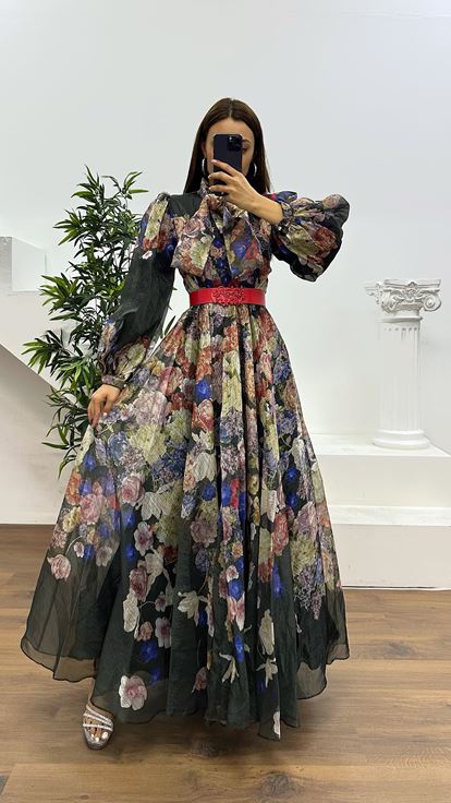 فستان سهرة أسود بنقشة زهور