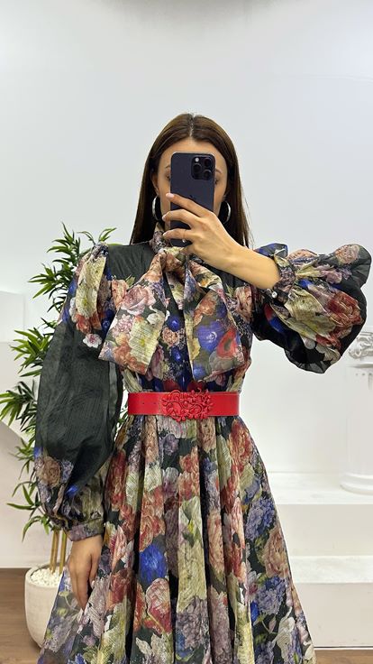 فستان سهرة أسود بنقشة زهور