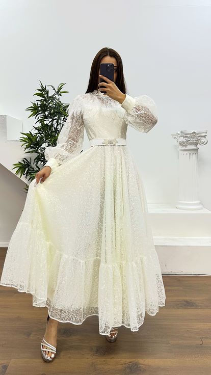 Abito da sera ricamato con colletto ecru