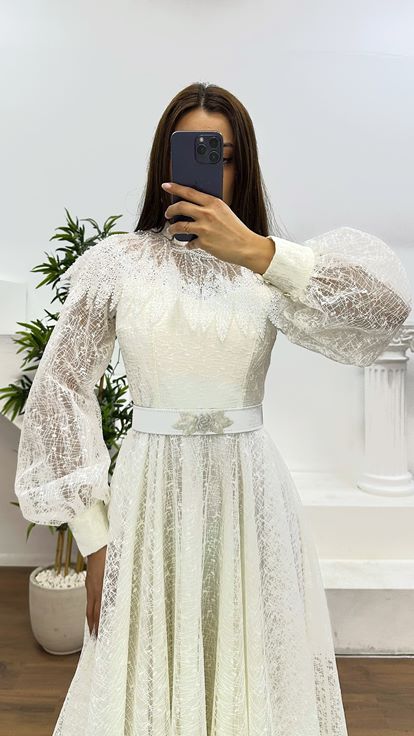 Abito da sera ricamato con colletto ecru