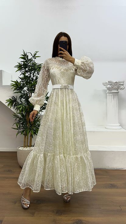 Abito da sera ricamato con colletto marrone