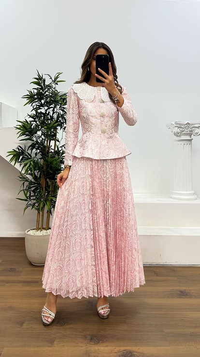 Robe de soirée plissée rose poudré à col Claudine