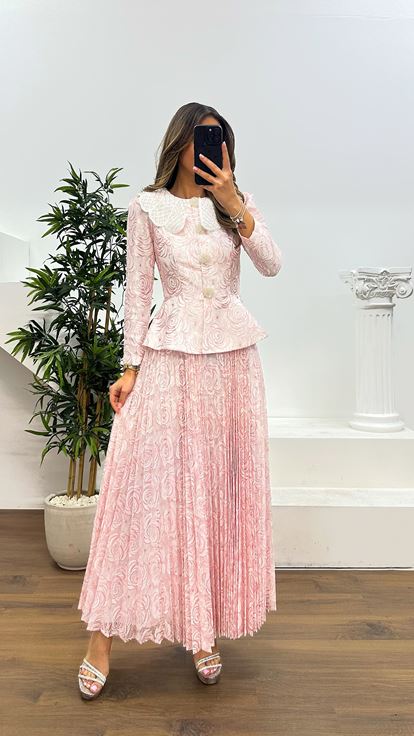 Robe de soirée plissée rose poudré à col Claudine