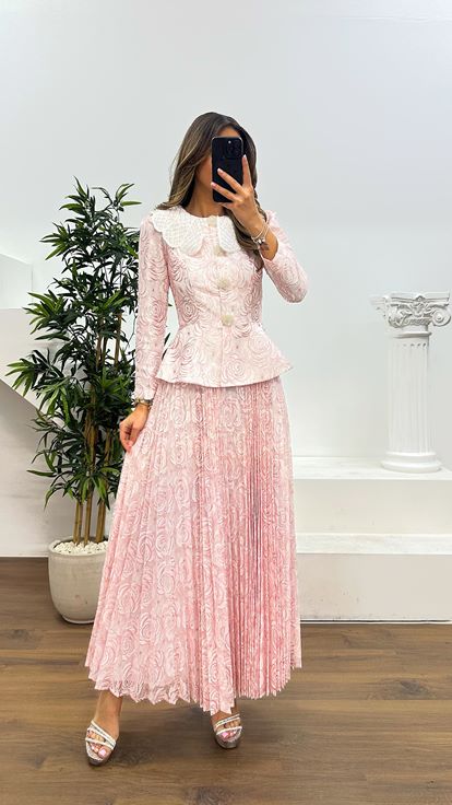 Robe de soirée plissée rose poudré à col Claudine