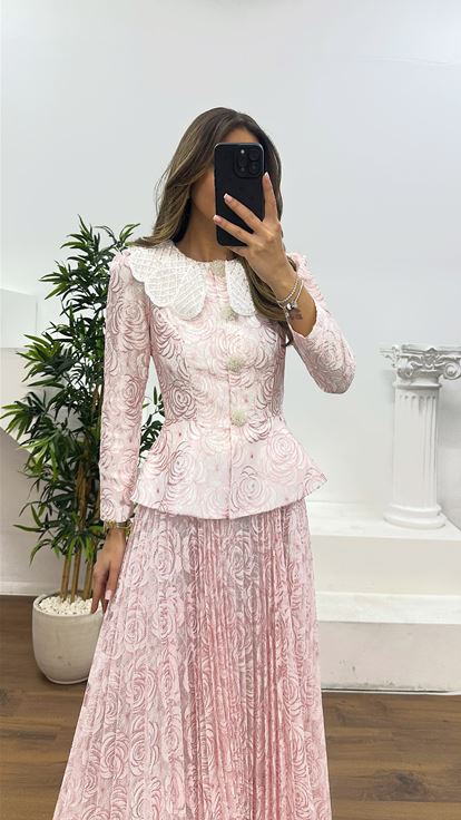 Robe de soirée plissée rose poudré à col Claudine