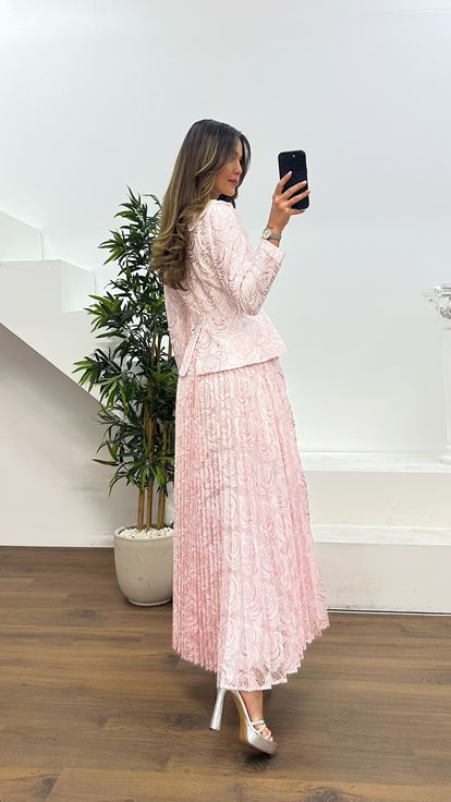 Robe de soirée plissée rose poudré à col Claudine