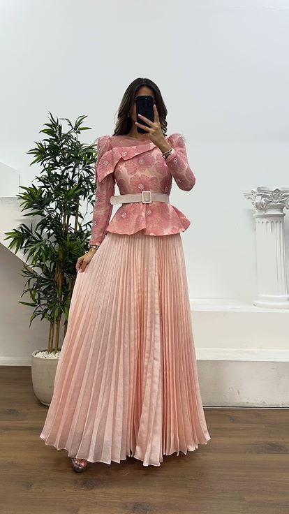 Robe de soirée avec détail de perles poudrées