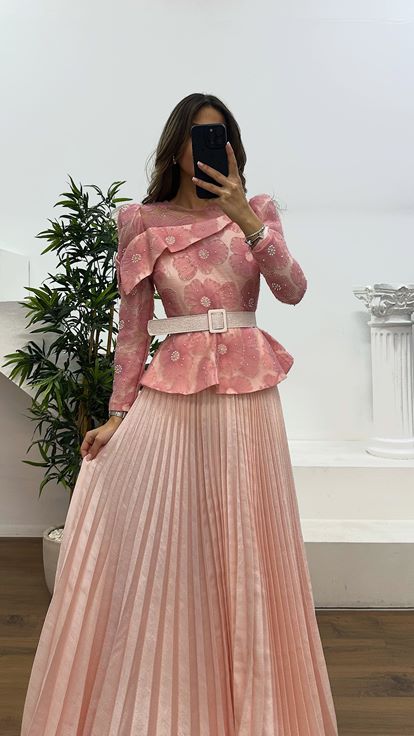 Robe de soirée avec détail de perles poudrées