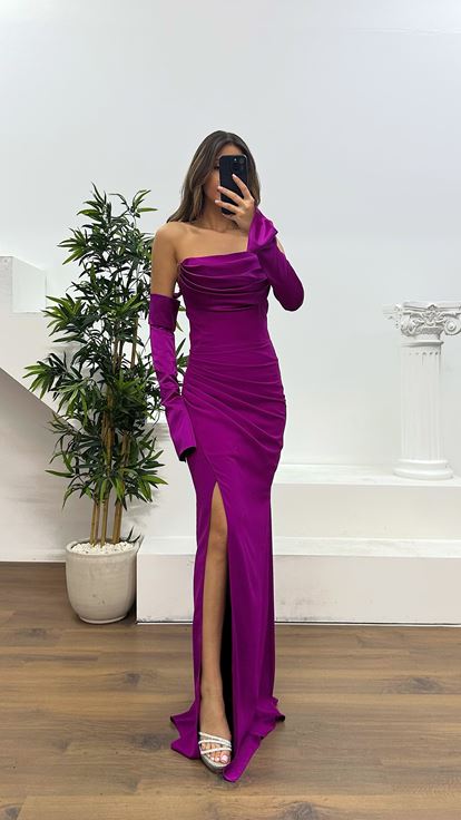 Fuchsiafarbenes, trägerloses Abendkleid mit Rückendetail