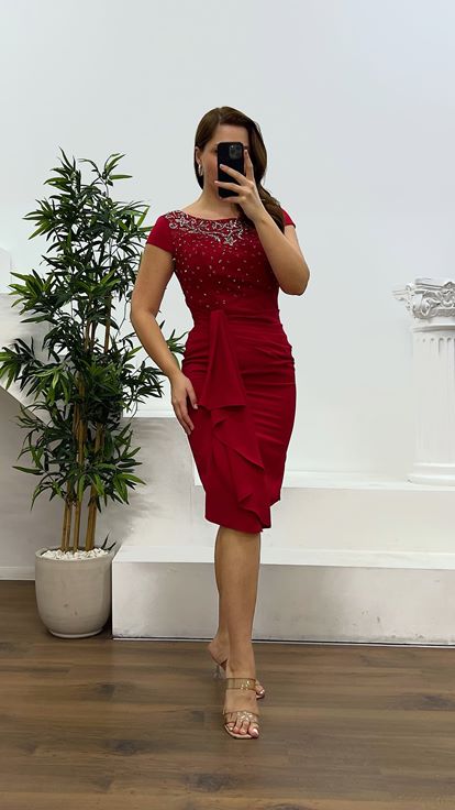 Abito da sera midi con carta da parati rossa