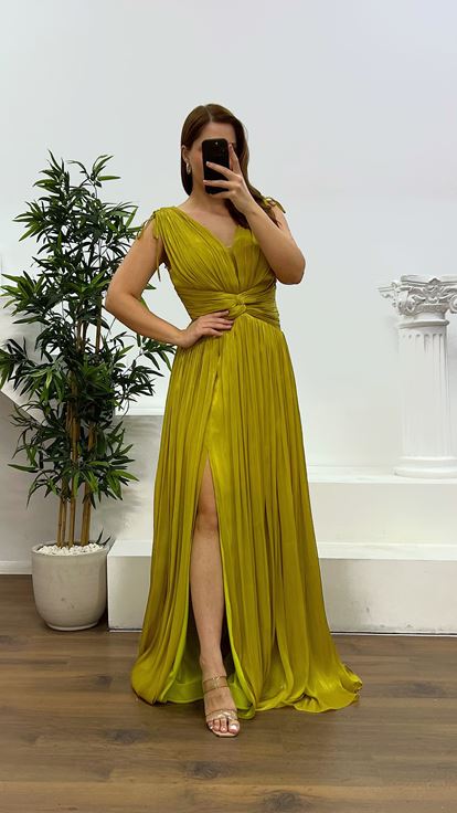 Apfelgrünes, plissiertes Trägerkleid in Übergröße