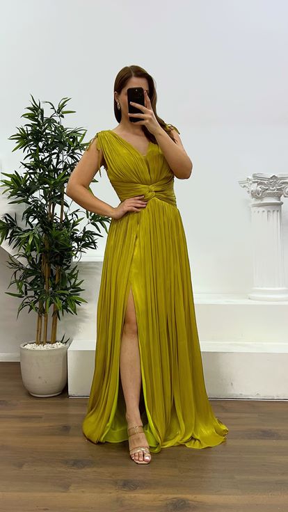 Apfelgrünes, plissiertes Trägerkleid in Übergröße