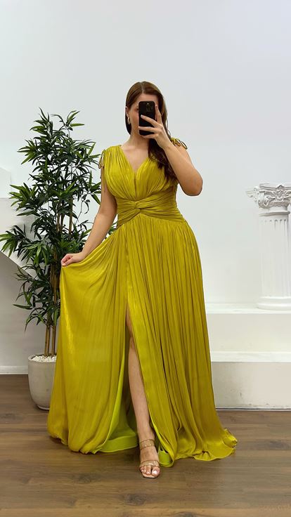 Apfelgrünes, plissiertes Trägerkleid in Übergröße