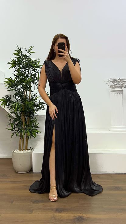 Siyah Askılı Piliseli Büyük Beden Abiye Elbise