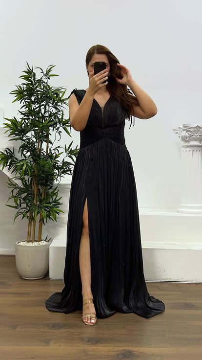 Siyah Askılı Piliseli Büyük Beden Abiye Elbise