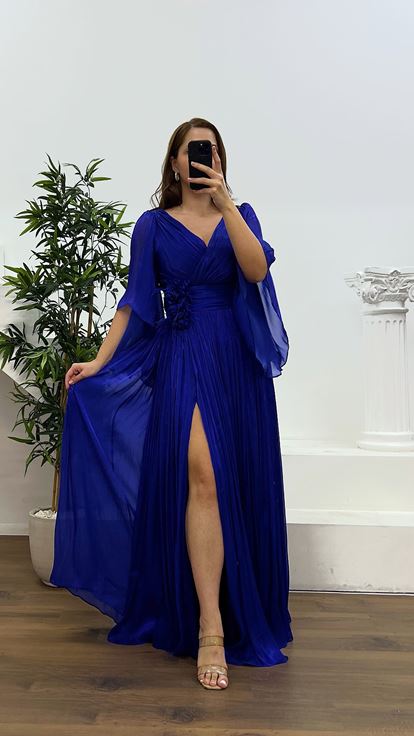 Saks V-Neck Flower Detail Plus Size Evening Dress