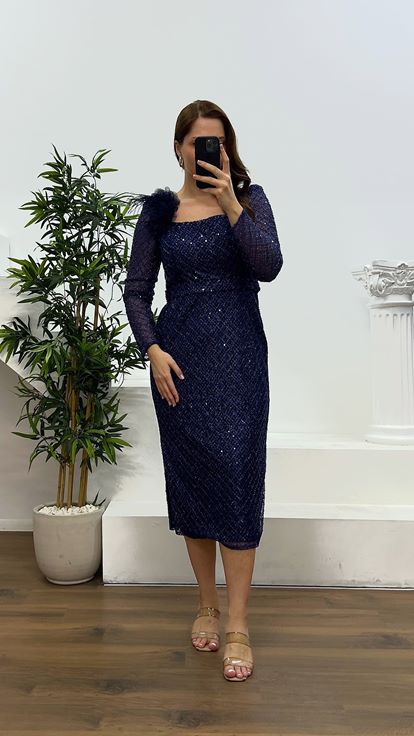 Abito da sera taglie forti con collo quadrato blu navy e lunghezza midi