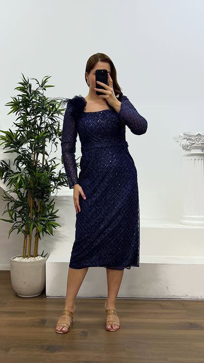 Abito da sera taglie forti con collo quadrato blu navy e lunghezza midi