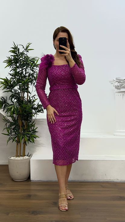 Fuchsiafarbenes Abendkleid in Midi-Länge in Übergröße mit quadratischem Ausschnitt