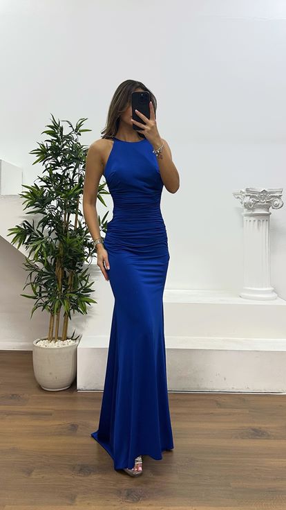 Vestido de noche con detalle en la espalda de Saks