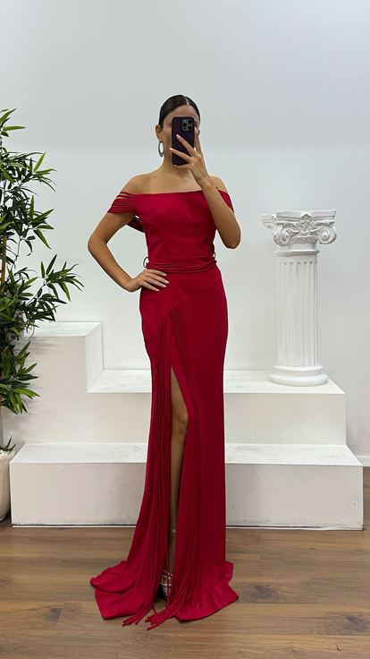 Rotes trägerloses Abendkleid