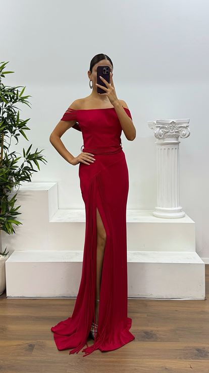 Rotes trägerloses Abendkleid