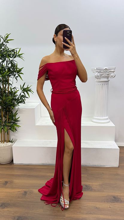 Rotes trägerloses Abendkleid