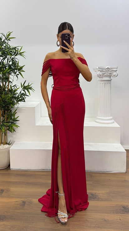 Rotes trägerloses Abendkleid